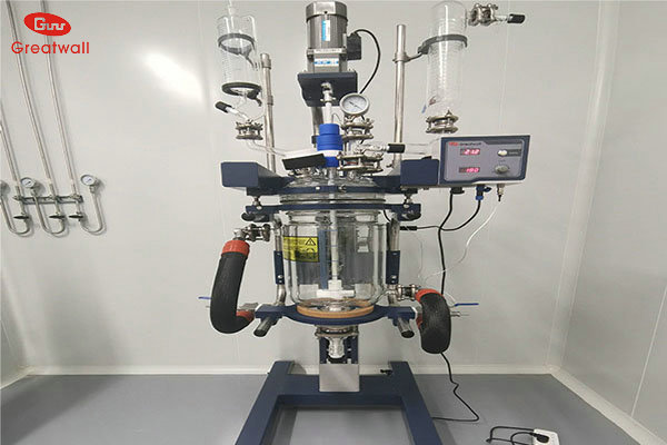 雙層玻璃反應(yīng)釜各部件使用材料及特點(diǎn)